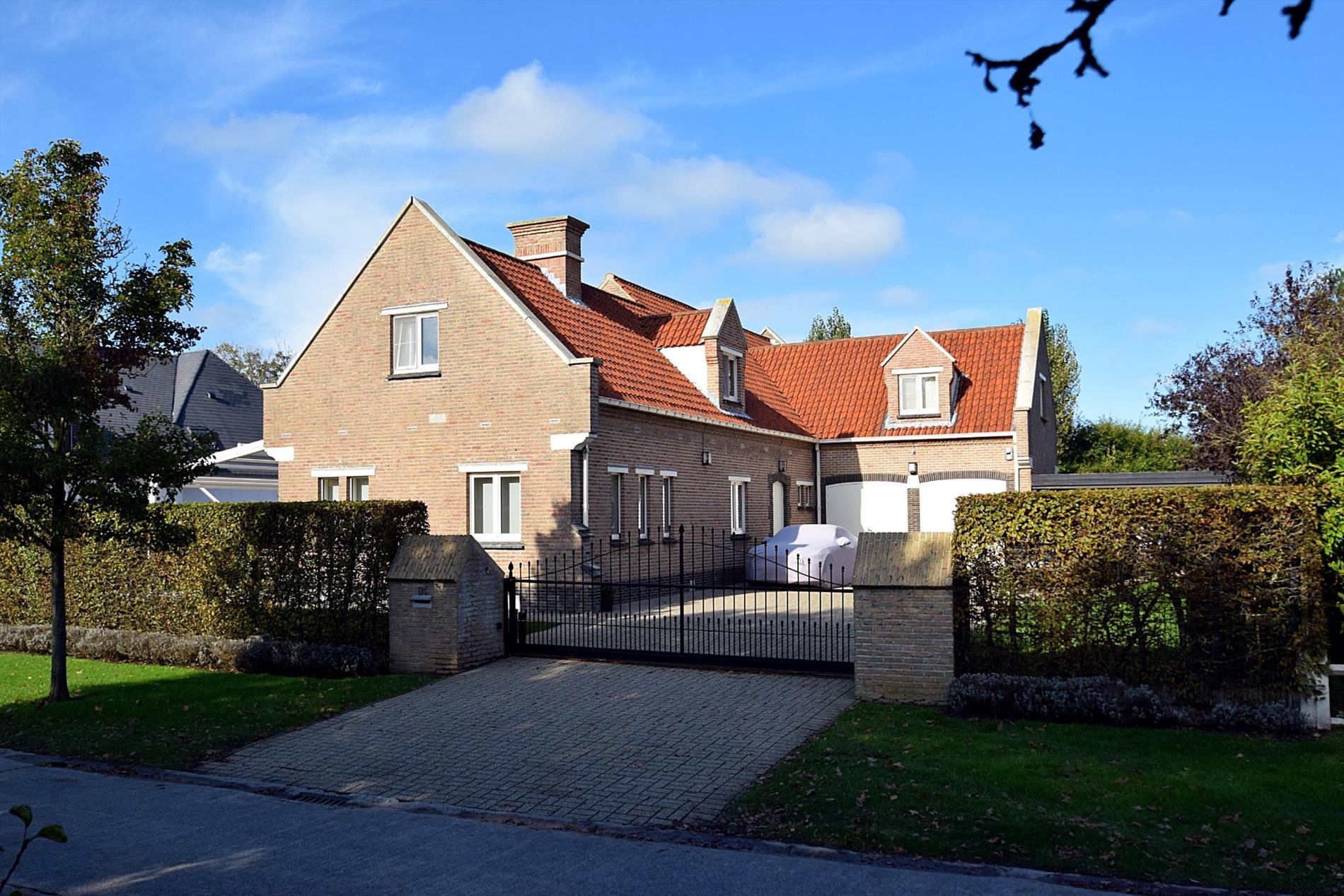 Uitzonderlijk ruime en moderne villa in De Haan.