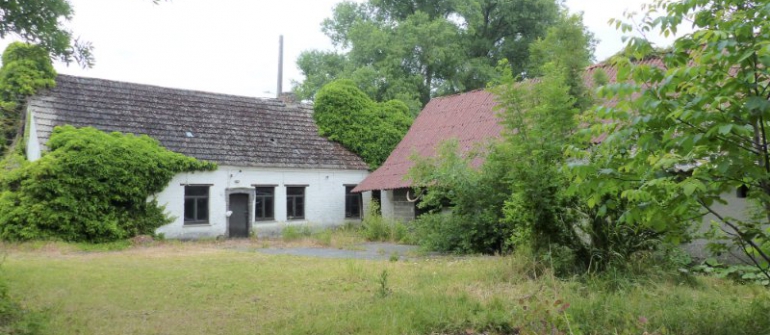 Koop ik beter een woning om af te breken of een bouwgrond?