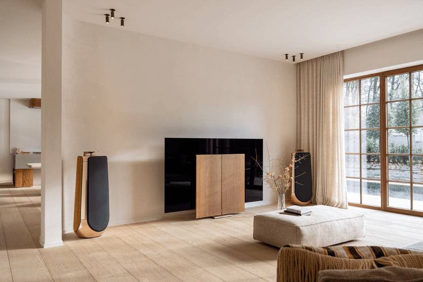 BANG & OLUFSEN Est. 1925, Van de Loock cover