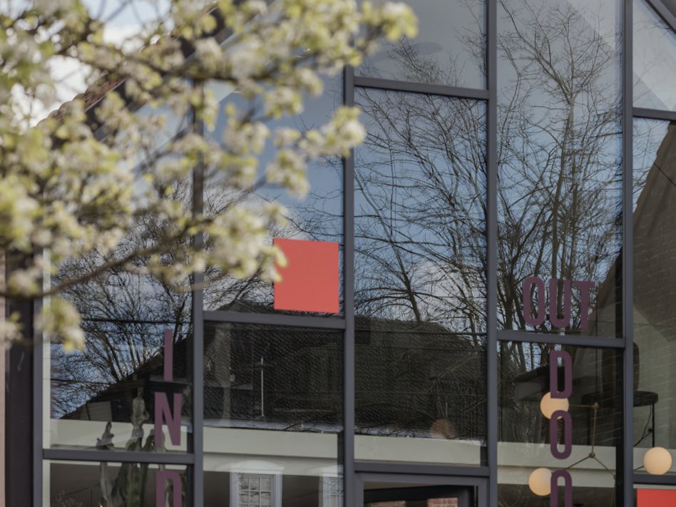 Waar wonen, design en buitenleven samenkomen cover