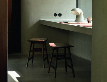 Minimalistische badkamer met natuurstenen waskom